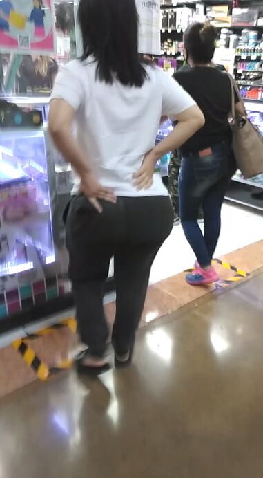 COVID Milf con MEGACULOTE que le quiere explotar el pams