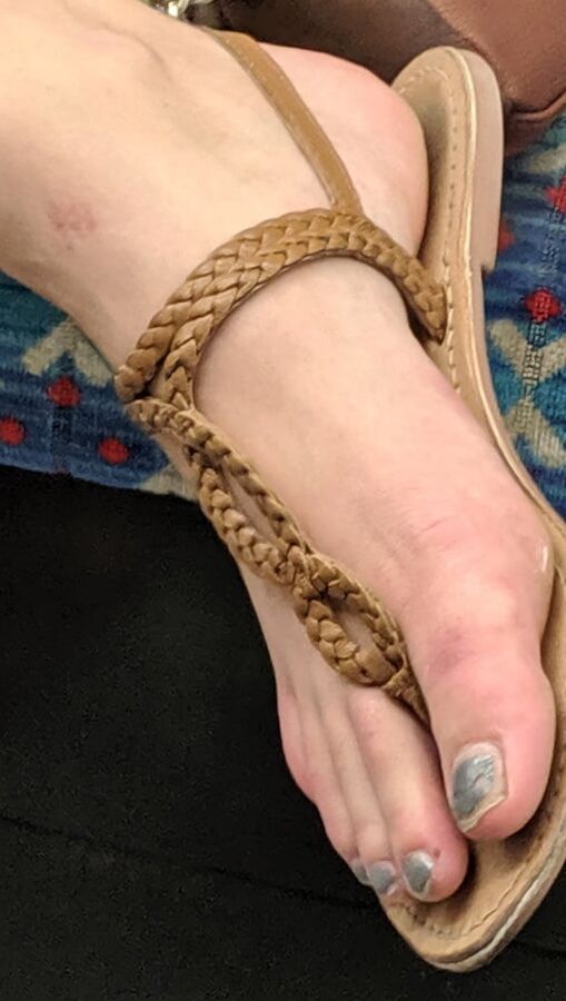 English girl sandals and toes