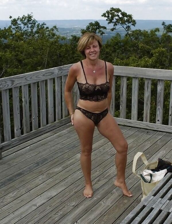 Big tits milf posing