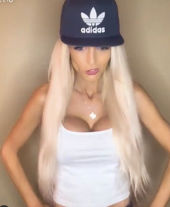 BombshellBrat Cleavage