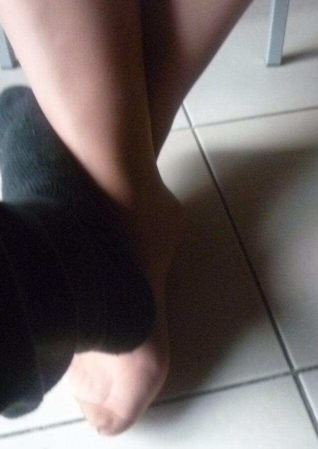 ses pieds en dim up brillants