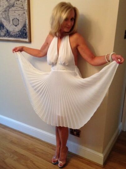 Glamorous Mature in sexy tan stockings