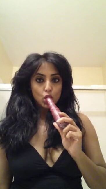 Afghana Khan wanted to show me her brown pussy