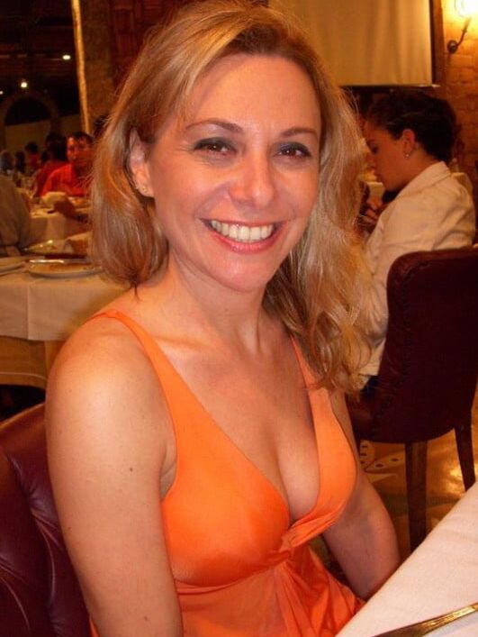 Hot MILF exposed