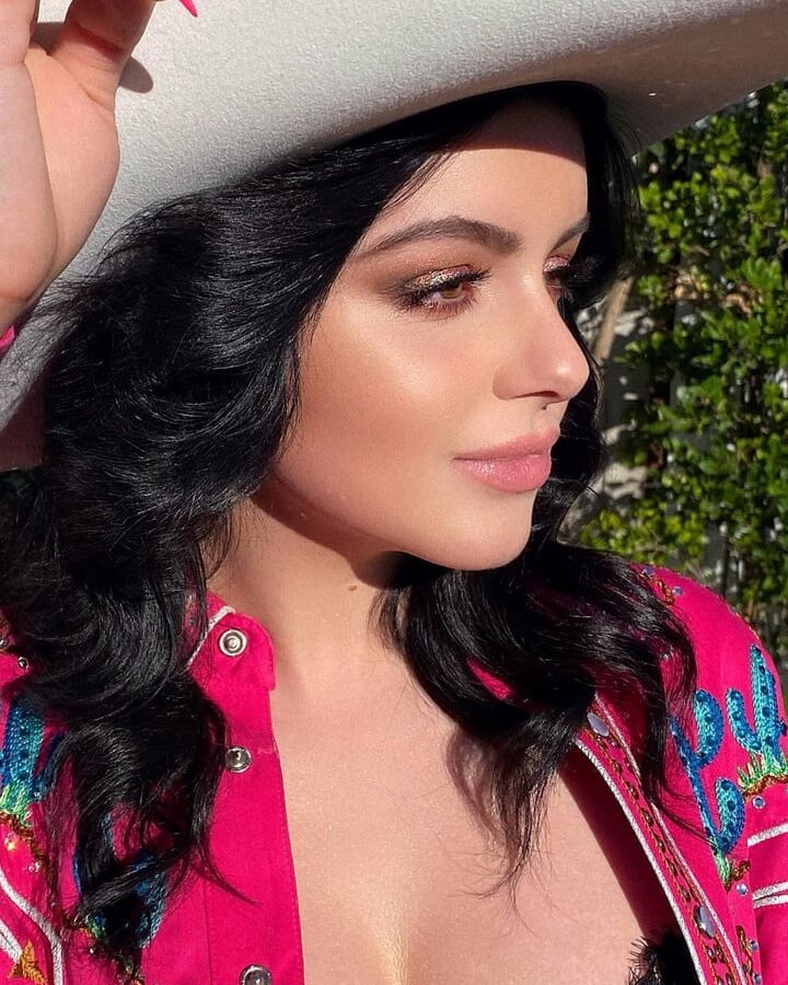 Sexy Cowgirl Ariel