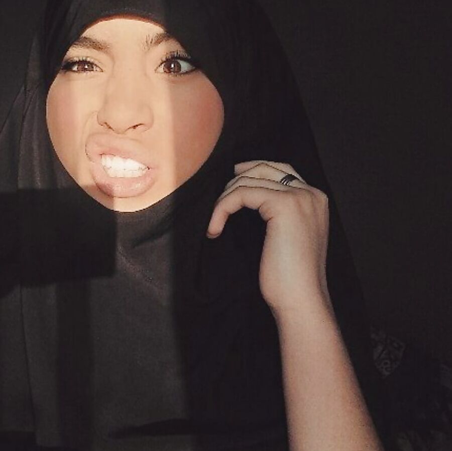 Horny hijabi faces during Ramadan while fasting
