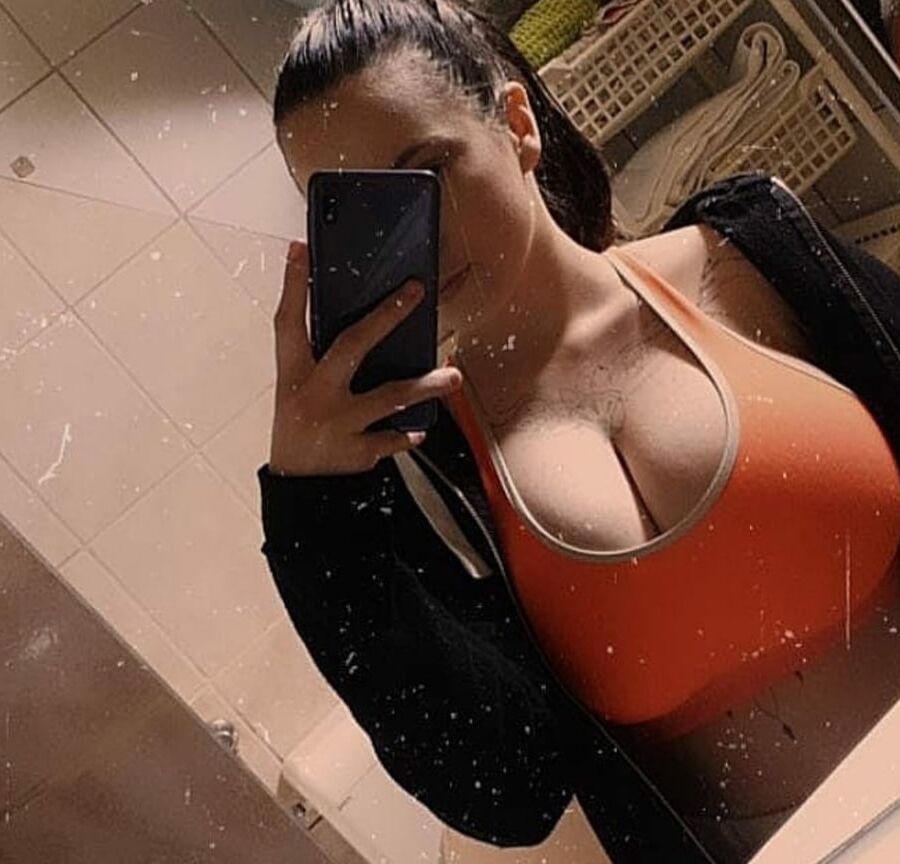 Big tit slut (sisata insta droljica)