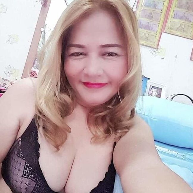 Momxxx.