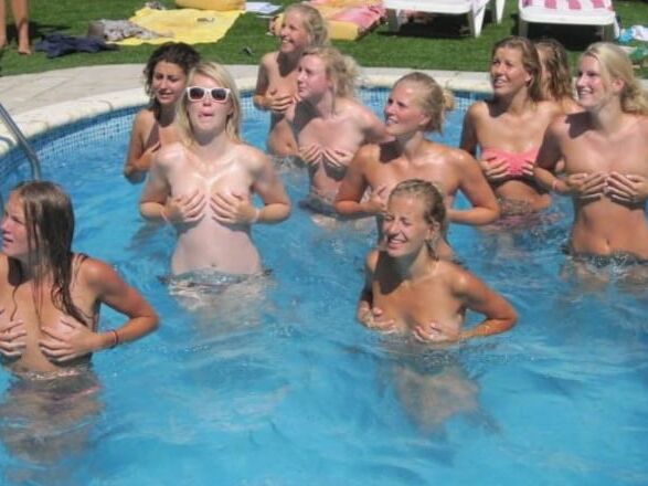 Gruppen nackter Frauen