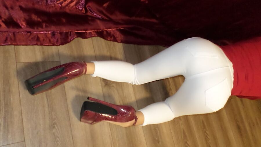 Very extreme heels centimeters