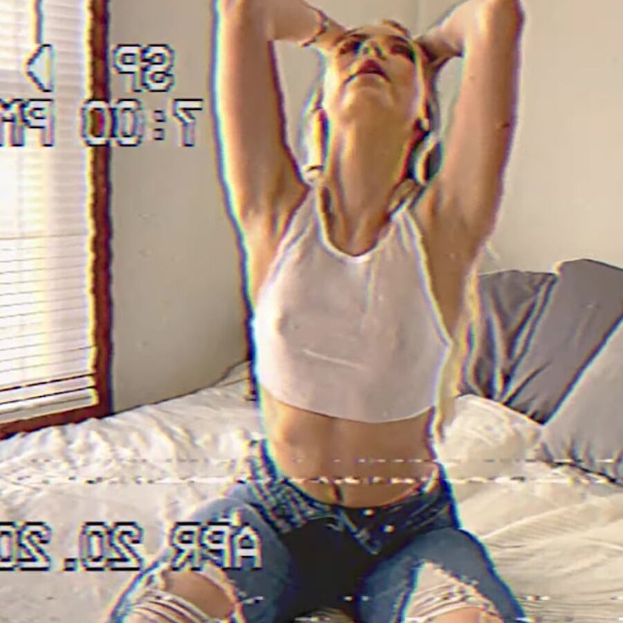 Jordyn Jones Pokies Blind MV ()