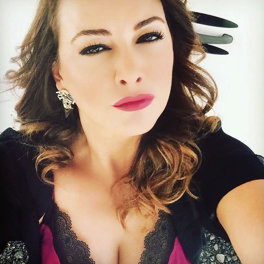 Sexy Turkish actress Aycin inci