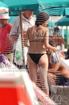 Carmen Consoli in bikini a Forte dei Marmi