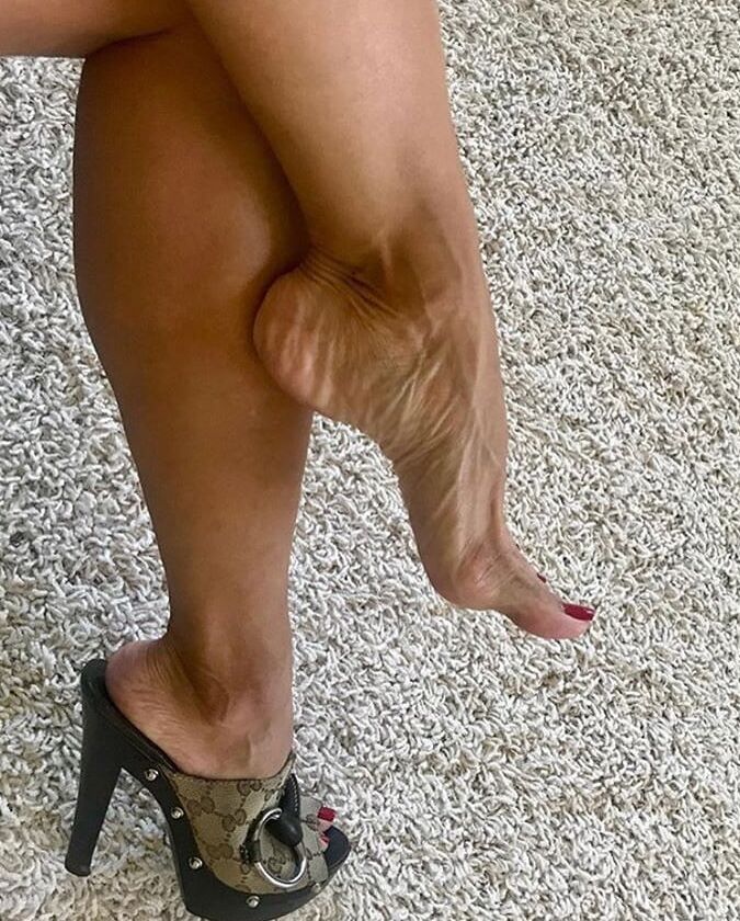 Heels &amp; sexy feet