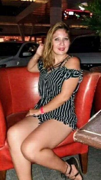hot pregnant mom in bikini linda milf embarazada en la playa