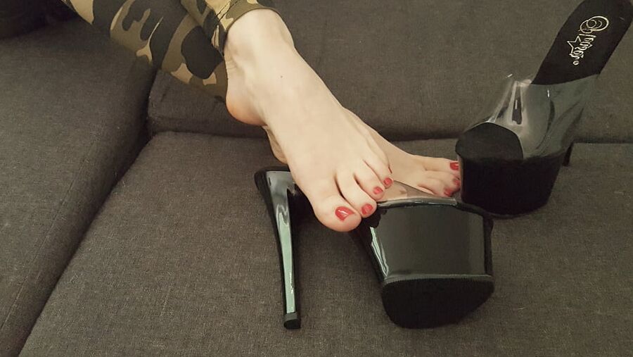 Platform Mules Heels &amp; camo leggings (fuck me shoes)