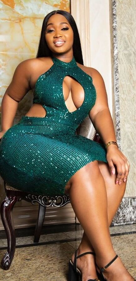 Sexy hourglass thick pear Pandula