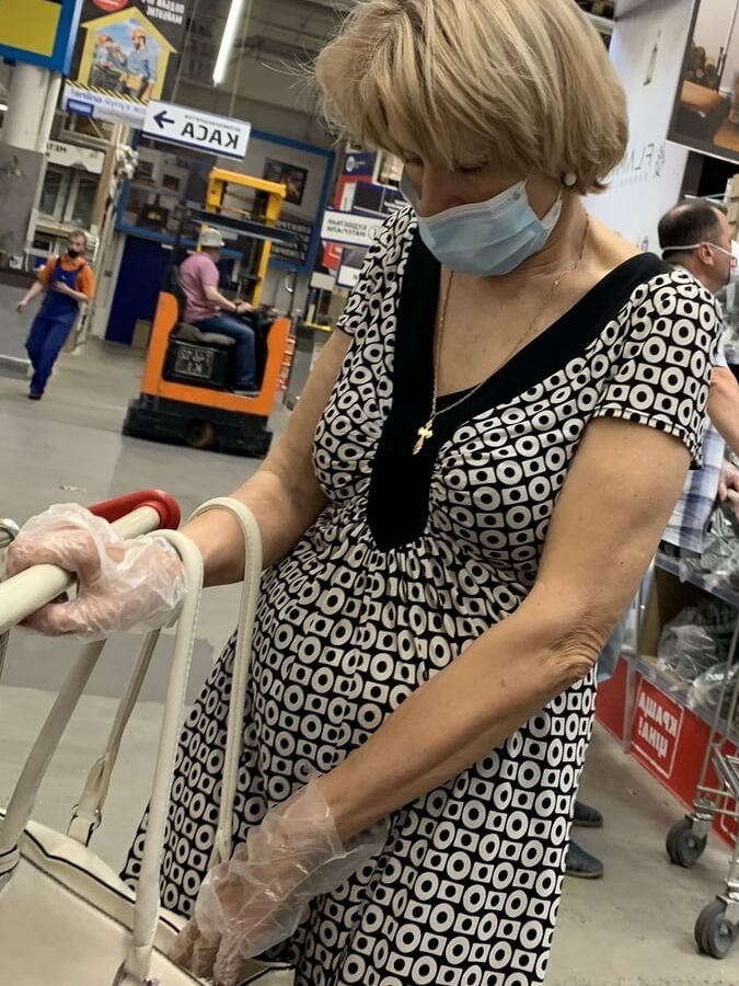 Upskirt sexy granny. Hot milf