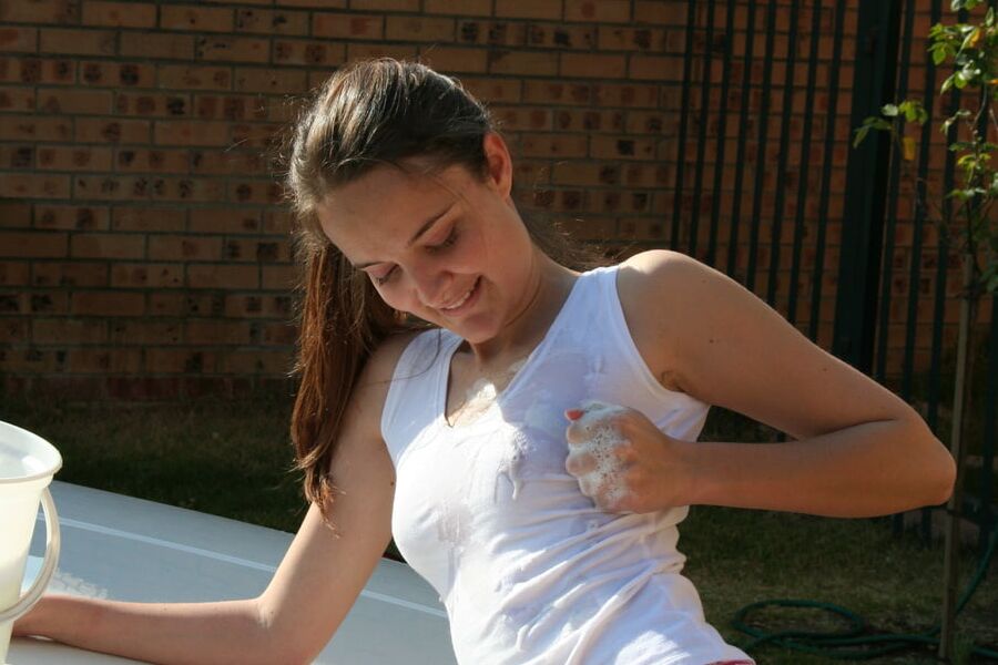 Slutty Davida getting wet and naked washing her car outside