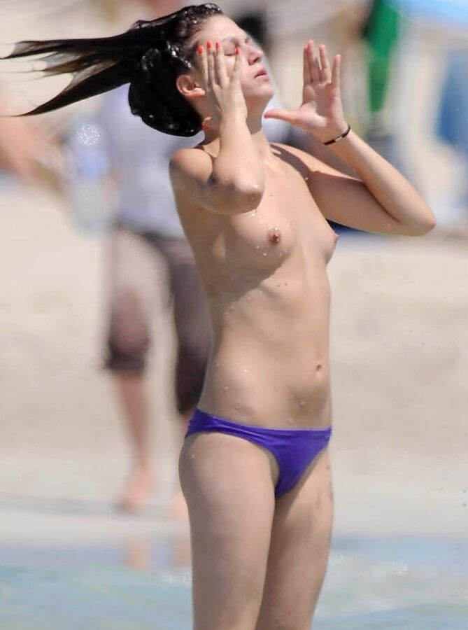 Ursula Corbero topless