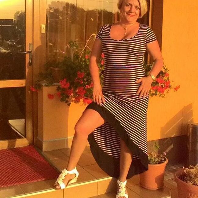 ROU ROMANIAN MILFS ROU MOM WHORE - LOOKS LIKE MY AUNT