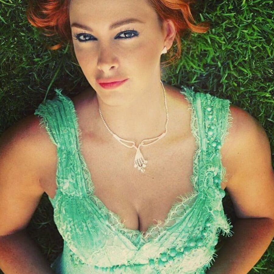 Sexy Turkish actress Aycin inci