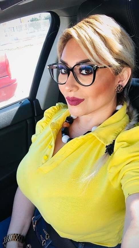 Doctora chichona hermosos pezones milf big boobs hot mature