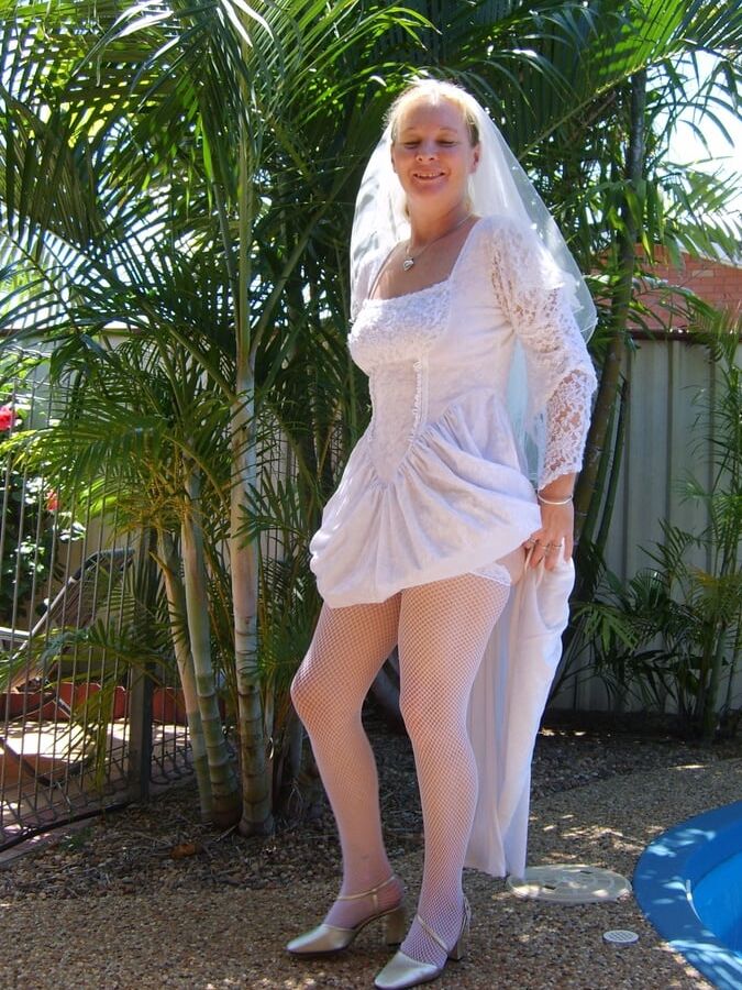 BRIDE SLUT SHELLEY