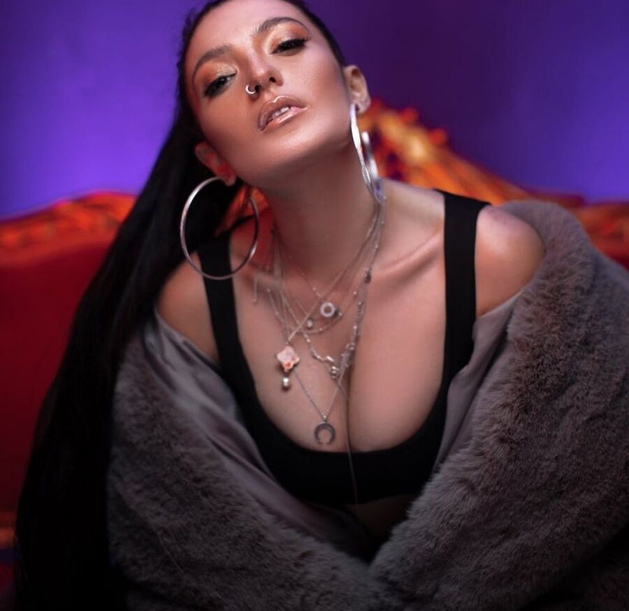 Sexy prostitute singer
