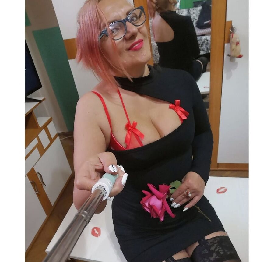 ROU ROMANIAN MILFS ROU MOM WHORE - LOOKS LIKE MY AUNT