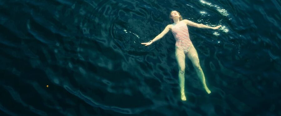 Elle Fanning - Bikini inAll the Bright Places ()