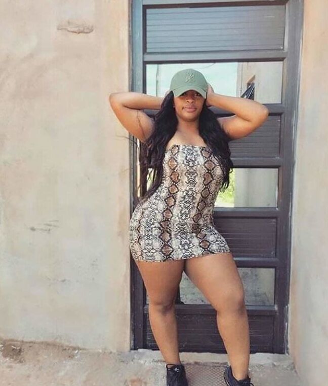 FAT ASS&amp;GIANT THIGHS STALKER