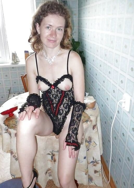 A horny houswife showing her cunt