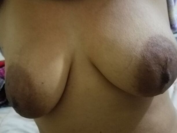 Madura cachonda con aureolas enormes