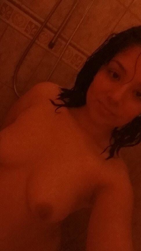 Latina Shower Selfies