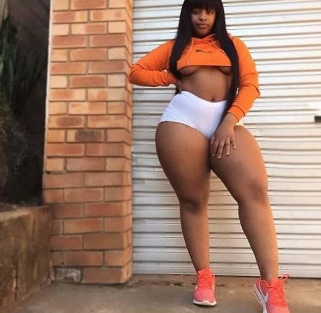 FAT ASS&amp;GIANT THIGHS STALKER