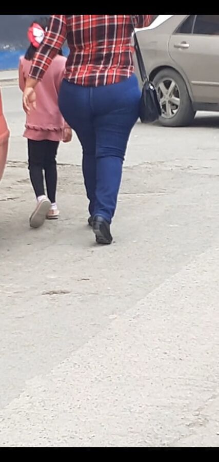Culona caminando