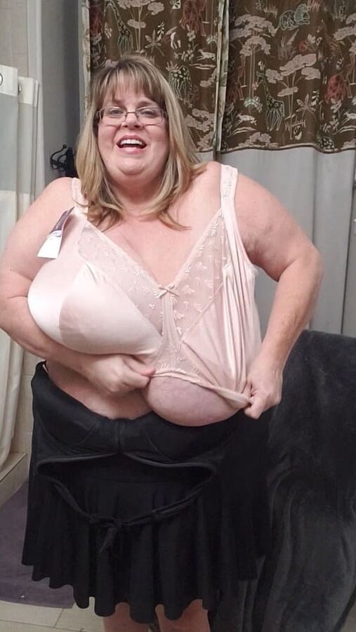 Beautiful and erotic woman ! Lacy breasts