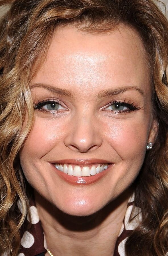 Dina Meyer