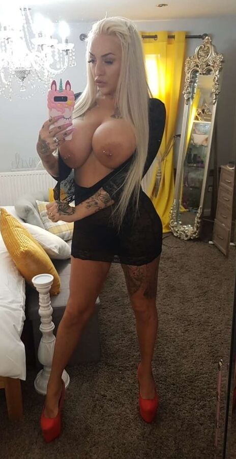 Bambi Black sexy bimbo pornstar