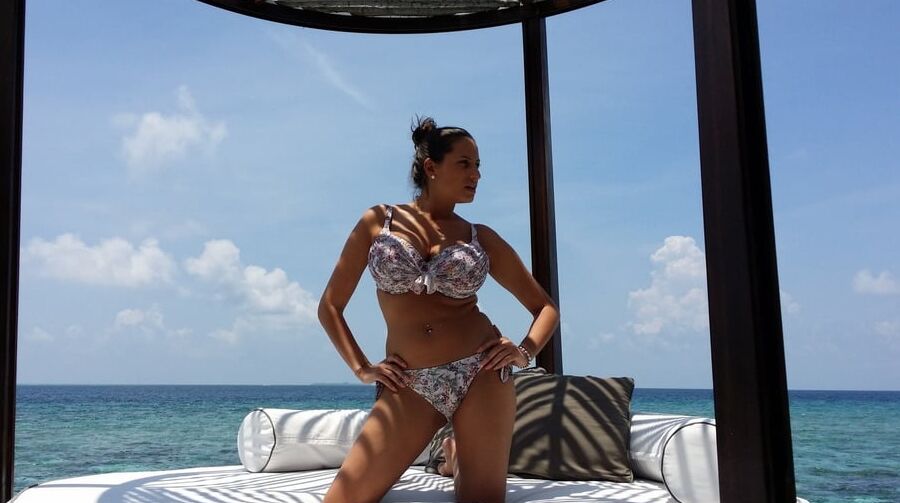 Romanian Jane - Maldives Memories NOV