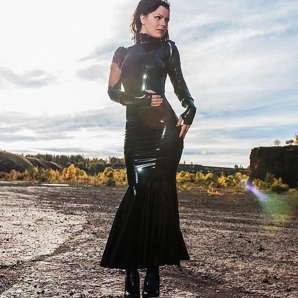 HOT LATEX GIRLS