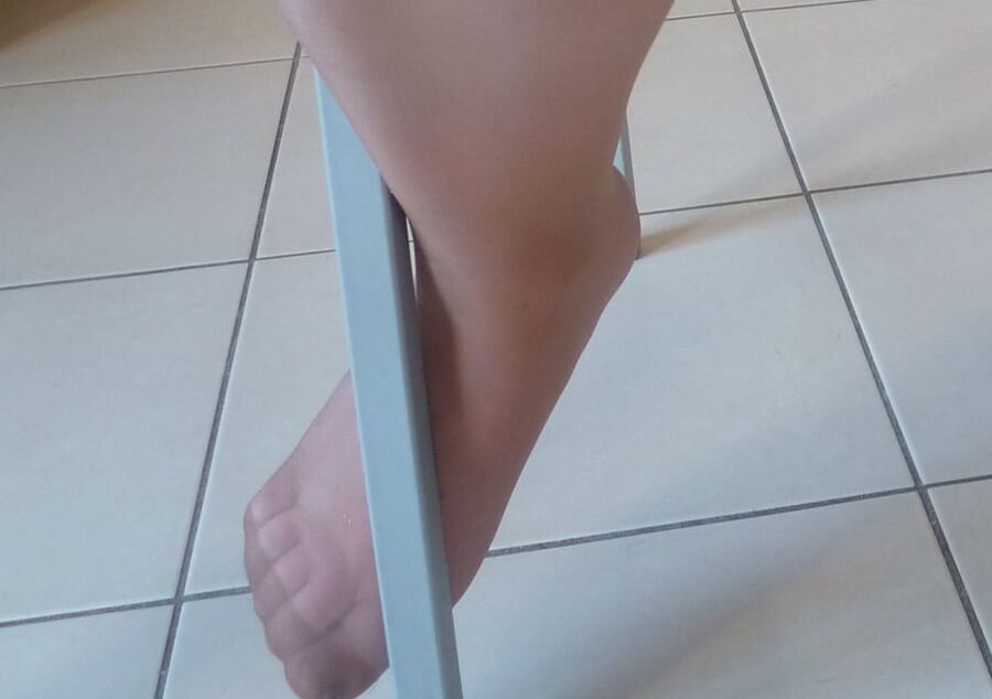 ses pieds en dim up brillants