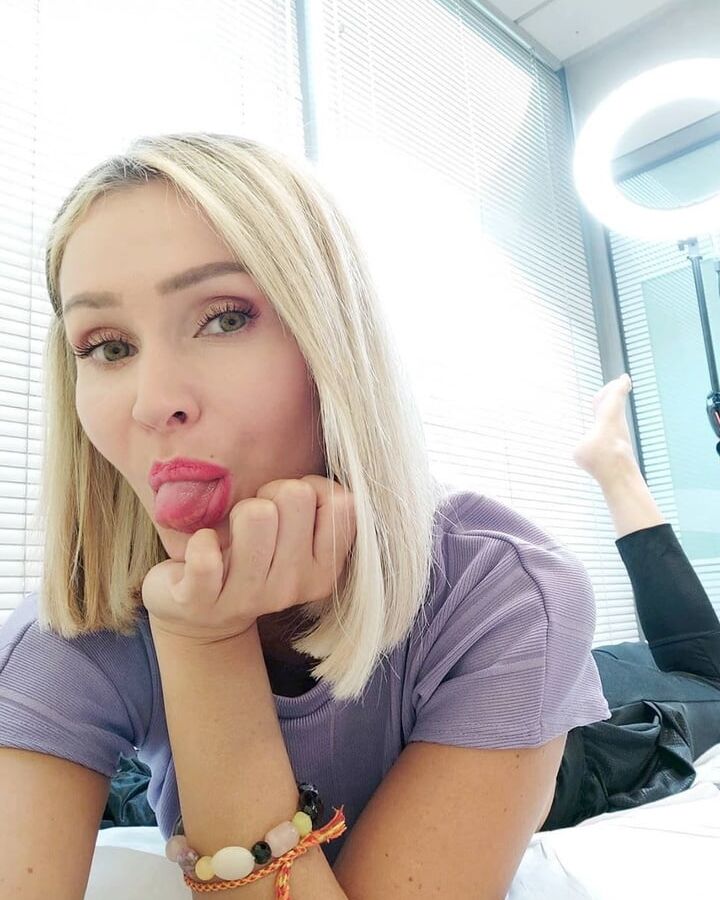 Tatiana Laurens Delarue - Une bimbo francaise
