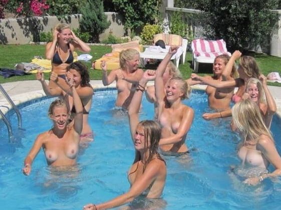 Gruppen nackter Frauen