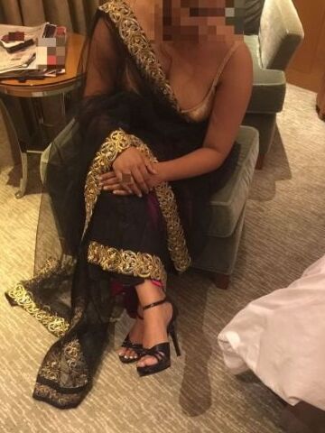 Sexy desi bhabhi hot saree