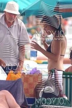 Carmen Consoli in bikini a Forte dei Marmi