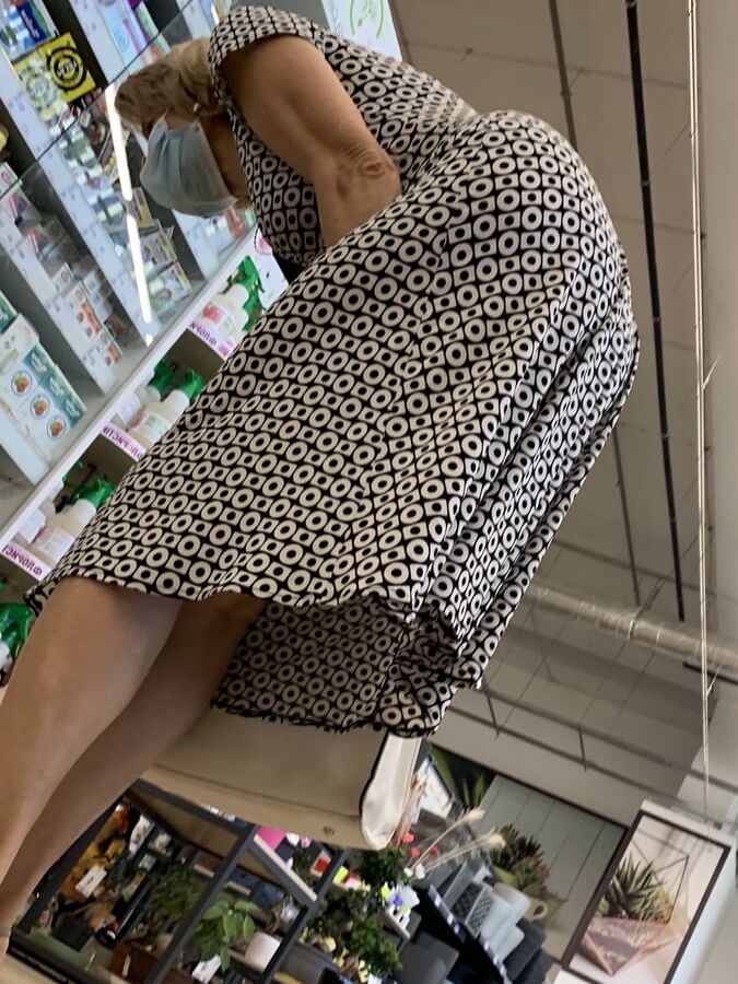 Upskirt sexy granny. Hot milf