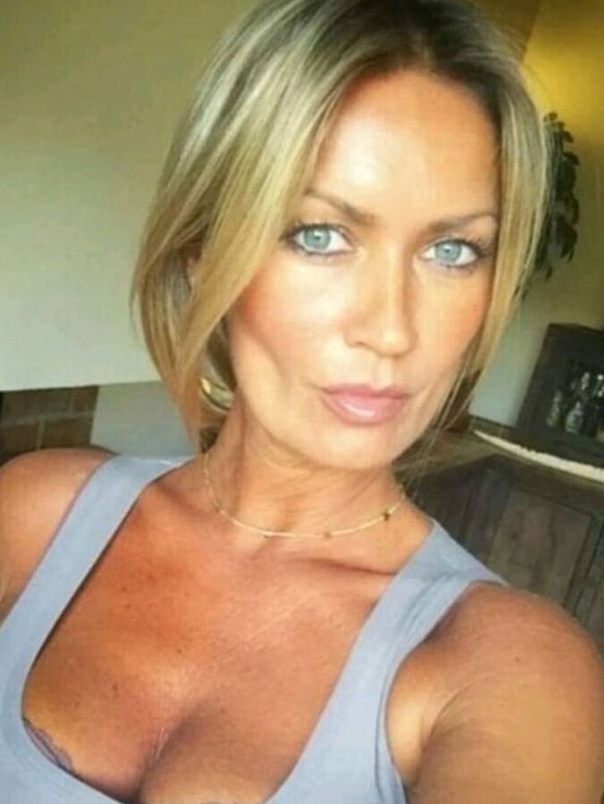 Charming moms      Please rate