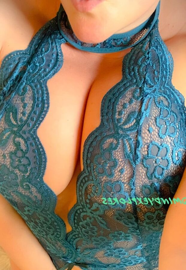 Twitter MILF Mindy part